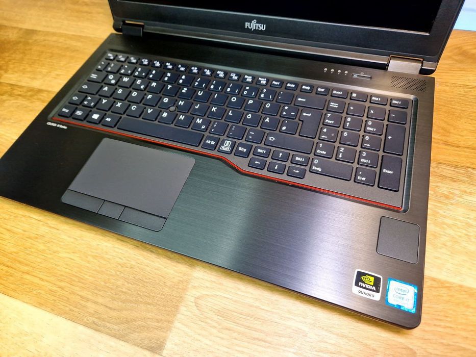 Ігровий ноутбук для ігор роботи навчання важких завдань Fujitsu H780