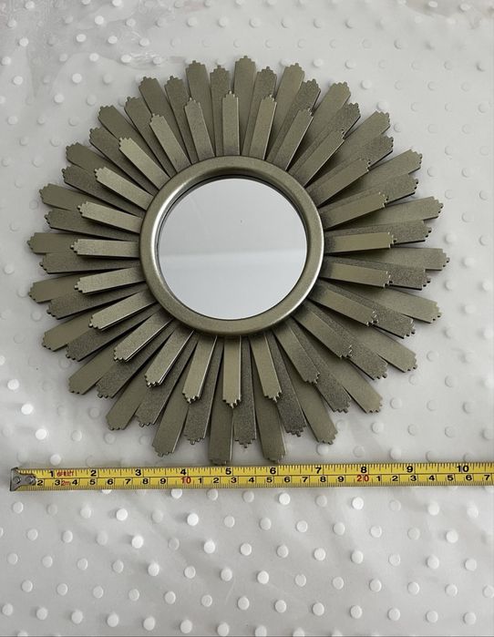 Cabide de pé em inox e espelho de parede