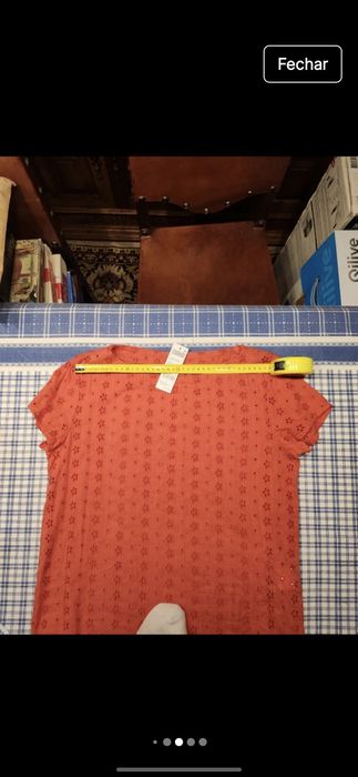 Blusa top rosa coral em bordado inglês da benetton