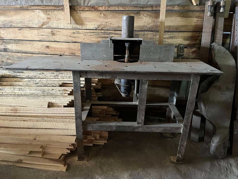 Продам фрезерний станок