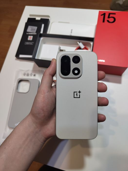 OnePlus 15 Sand Storm   16/512 Oxygen os + чехол и стекло