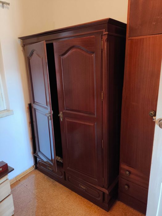 Roupeiro, comoda, e cama c/colchão