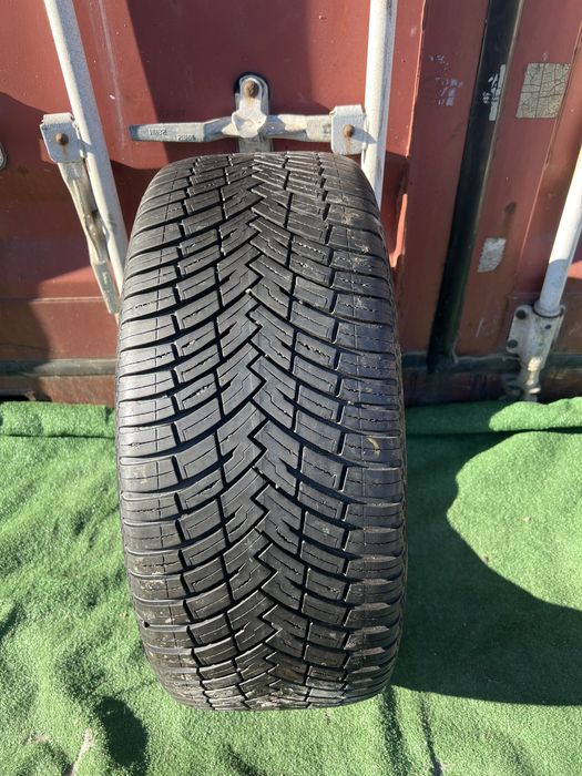 *Opona Pirelli 255/45/19 pojedynka