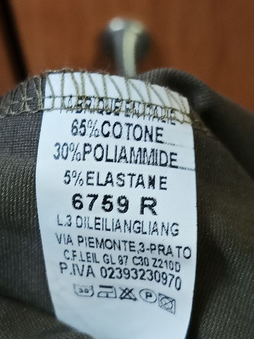 Spodnie khaki z łańcuszkiem