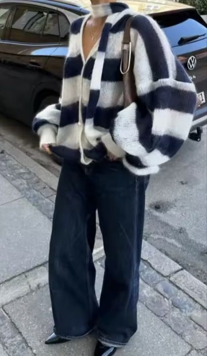 Мохерова кофта. у французькому стилі гарноі якості.