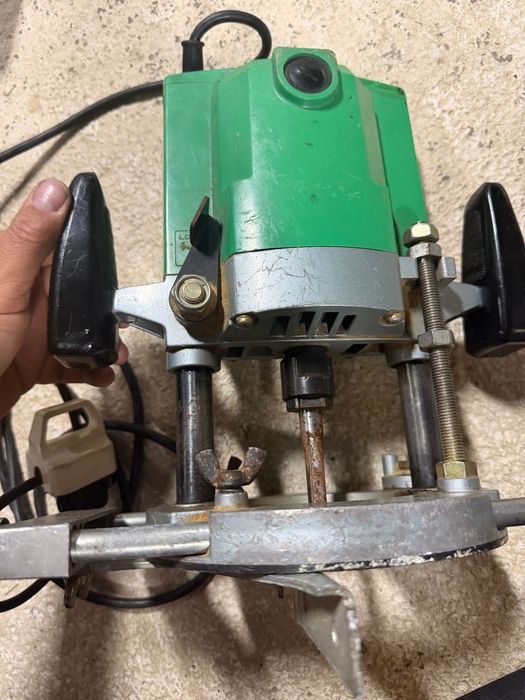 Frezarka Hitachi TR-12