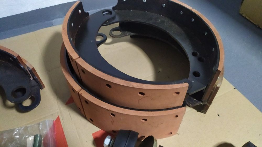 Тормозні колодки(передні і задні) Газ- 3307