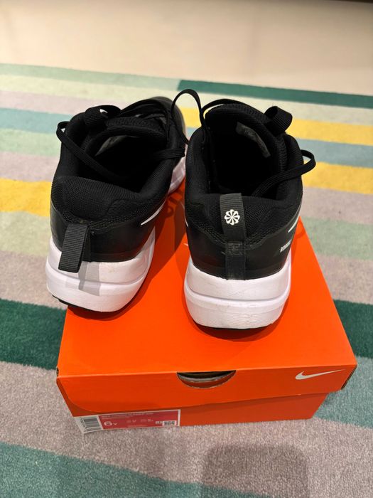 Buty Nike Cosmic Runner rozmiar 38.5 (24cm) czarne chłopięce