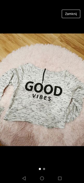 Krótka bluza z kapturem