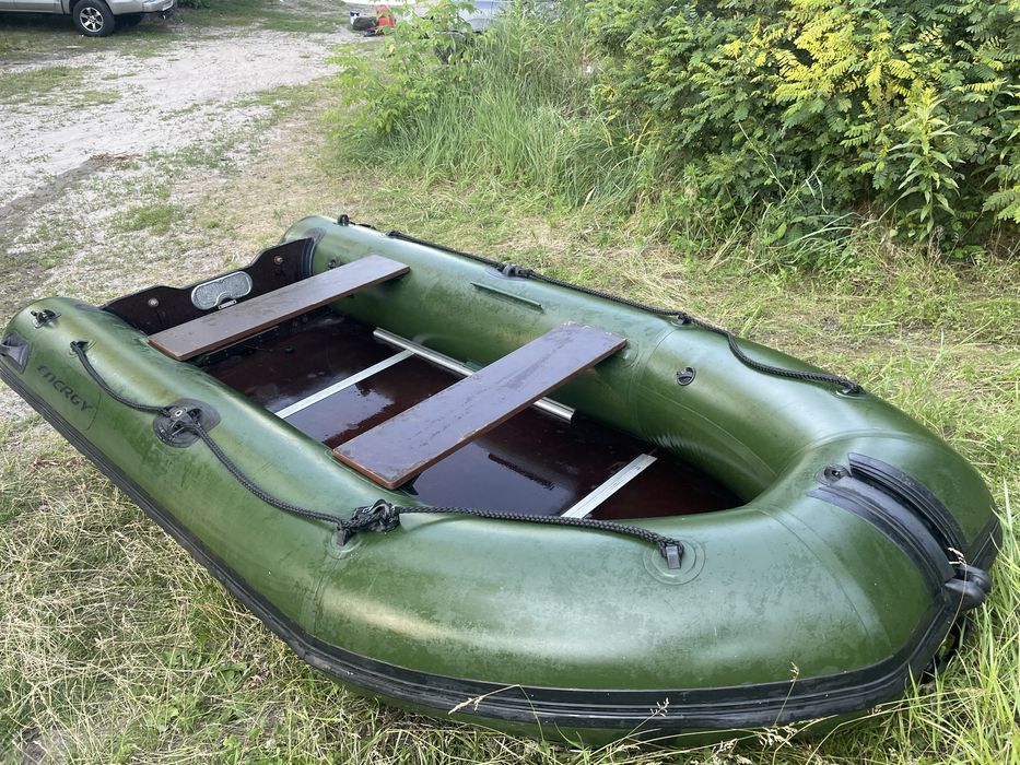 Лодка enegy 330 з транцевими  колесами