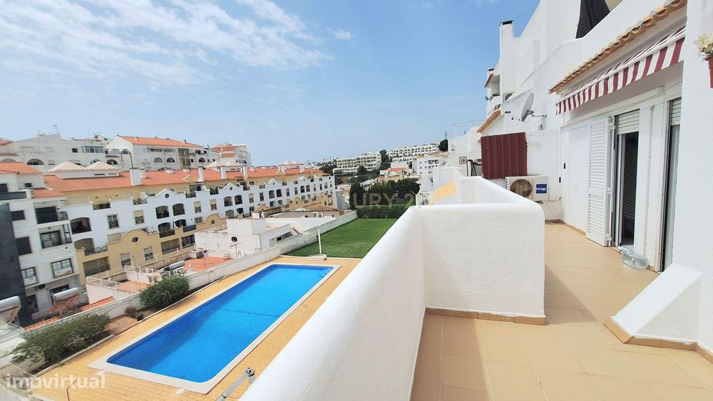 Bright T2 Apartment with South-Facing Balcony and Swimming Pool in the Center of Albufeira