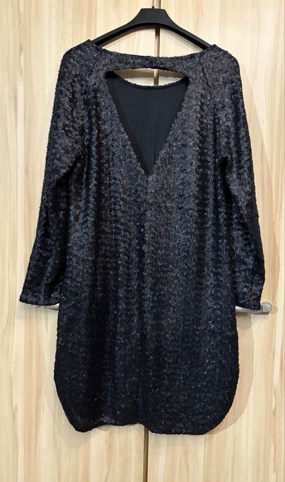 Czarna cekinowa sukienka