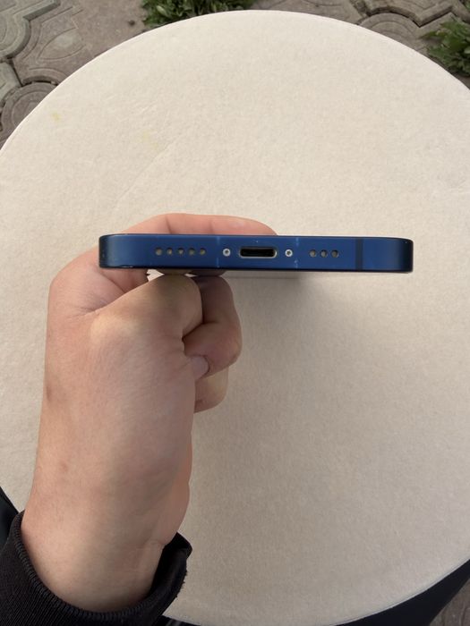 Телефон Iphone 12 64  все працює!