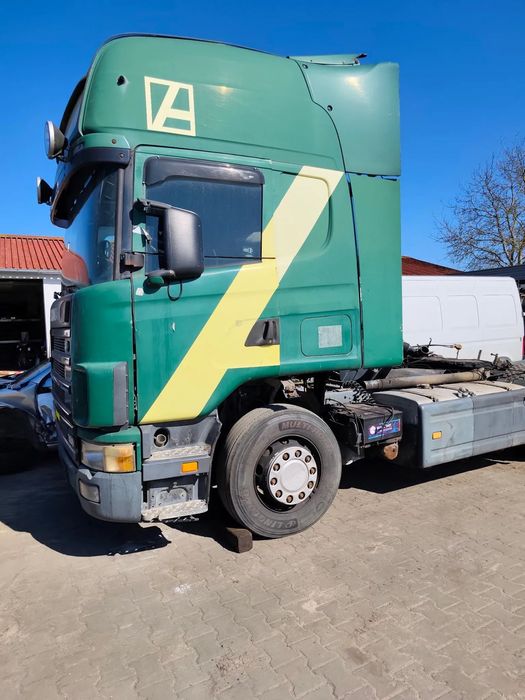 SCANIA R114 na części z 2002 r. silnik skrzynia koło chłodnica lampa szyba drzwi itp