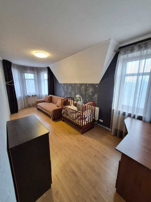 Продам добротний будинок 225м2 з ремонтом меблями і технікою, 10 соток