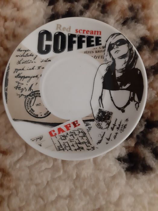 Chávena de café e Pires Happy Casa