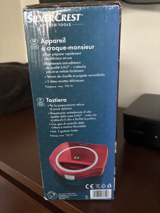 Opiekscz do kanapek Czerwony  750W