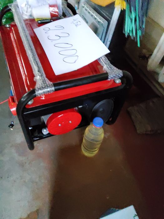 Продам генератор бензиновый 4.5квт трехфазный