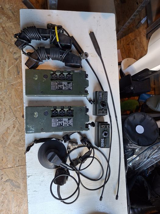 Komplet wojskowych radiostacji RT 349