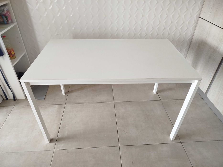 Conjunto de móveis IKEA BESTÅ + oferta de mesa de jantar