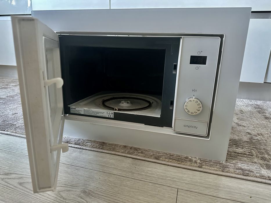 Вбудована мікрохвильова піч Gorenje BM6240SY2W на запчастини