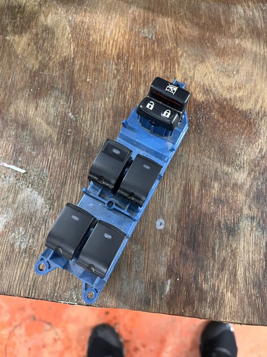 Блок Стеклоподйомников Avensis T27