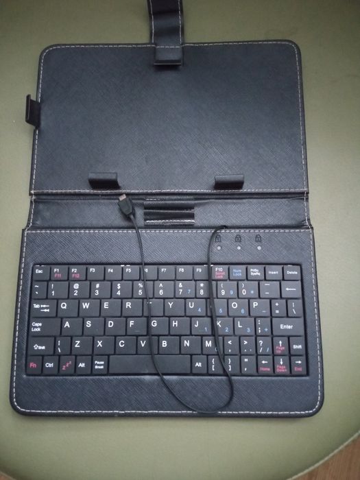 Etui z klawiaturą do tableta