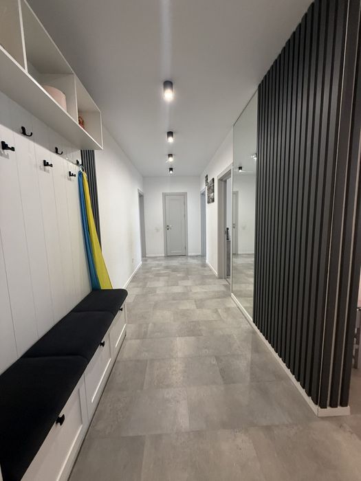 Трьох кімнатна квартира в тихому районі ,готова до проживанняя