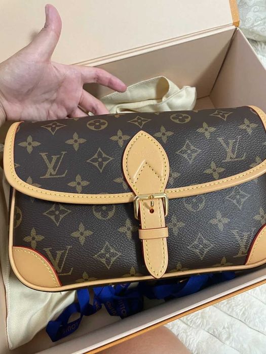 Klasyczna torebka typu bagietka LV, stary damski portfel w kwiaty