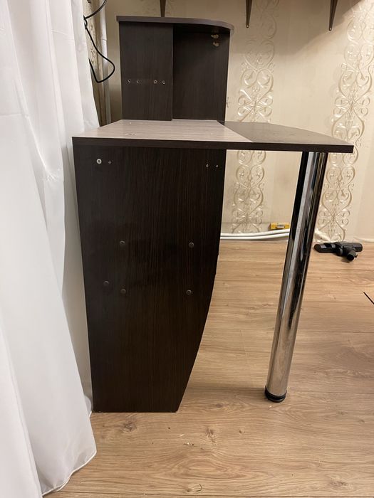 Компʼютерний стіл / Письмовий стіл