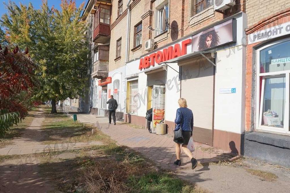 Фасадний магазин недалеко від ТРК Французький бульвар