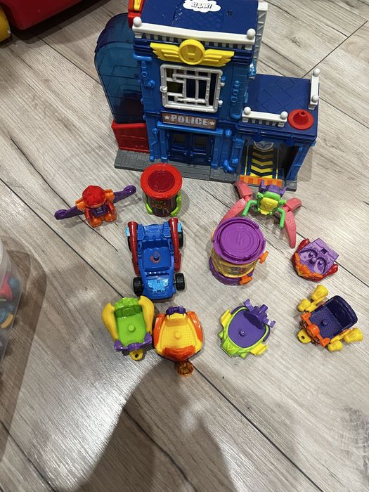 Super Zings plus posterunek