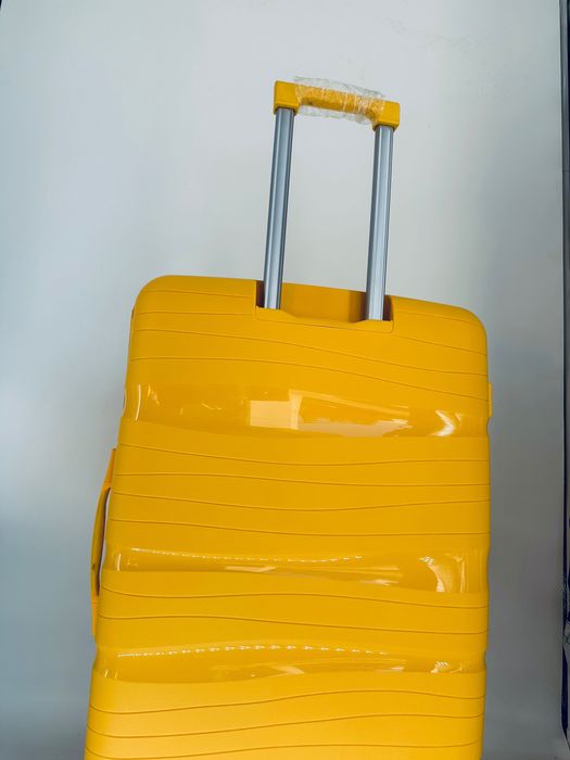 Nowa duża mocna walizka PP żółta