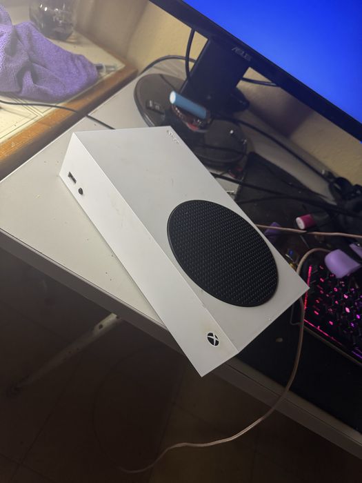 Xbox series S 500GB quase nova