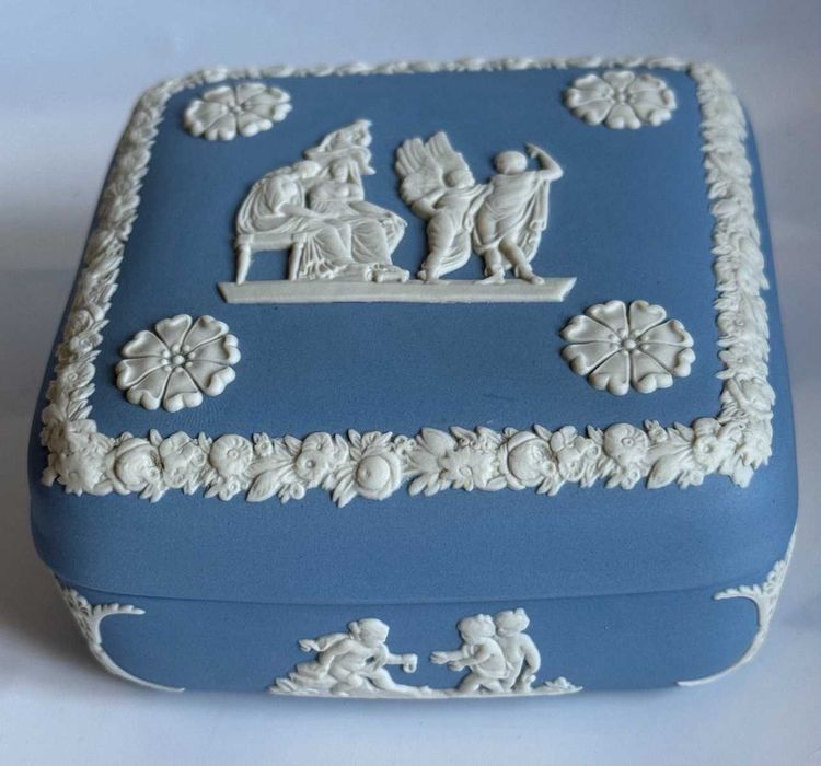 Яшмова скринька для прикрас Wedgwood Blue. Шкатулка. блакитний Веджвуд. Англія. Барельєф "Дедал та Ікар"