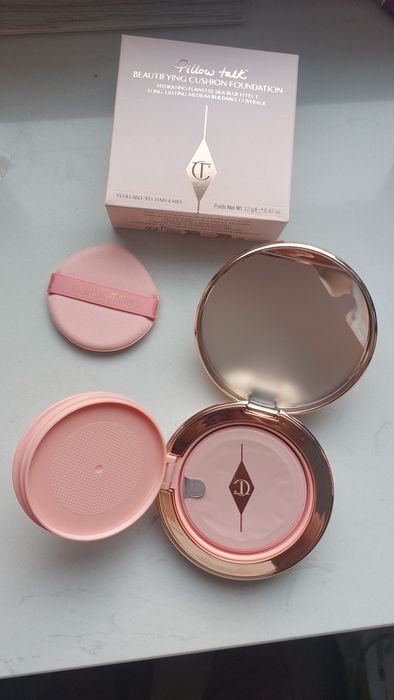 Charlotte Tilbury Pillow Talk Beautifying Cushion Foundation