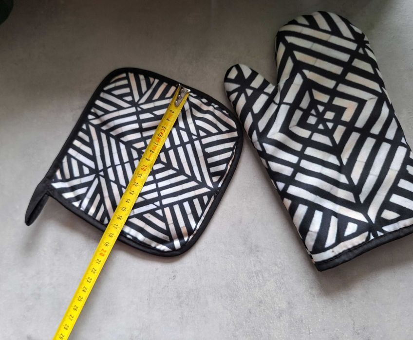 Zestaw kuchenny rękawica i łapka czarno-biała geometryczny wzór