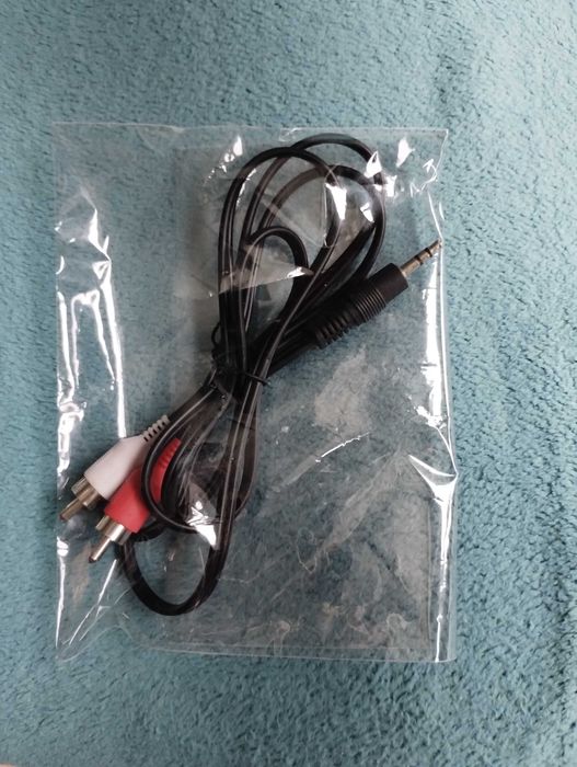 В целлофане Аудио кабель 3,5 мм на 2 тюльпана РСА / 3.5 mm - 2 RCA