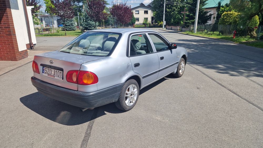 Toyota corolla e11