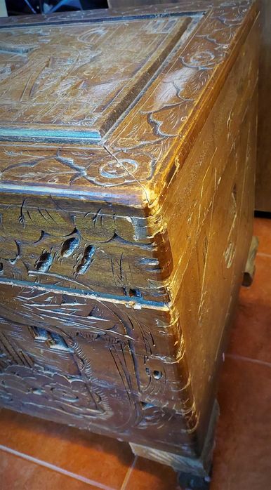 Arca / Baú Madeira trabalhada