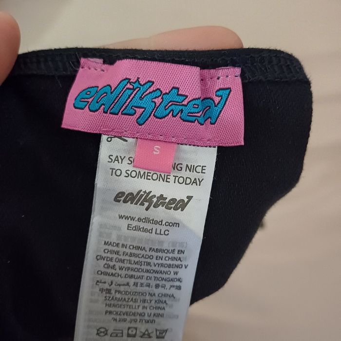 Чорний топ edikted