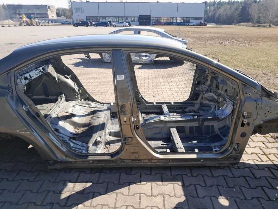 TOYOTA COROLLA XII E21 SEDAN PRÓG SŁUPEK PRAWY DŁUGI 6X1