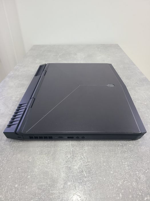 Alienware 17 R5 — GTX 1070 8GB VRAM / i7-8750H / 16 RAM / справжня олдскульна легенда