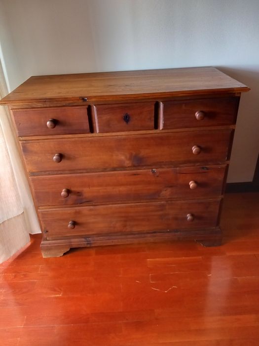 Cómoda e duas mesas de cabeceira