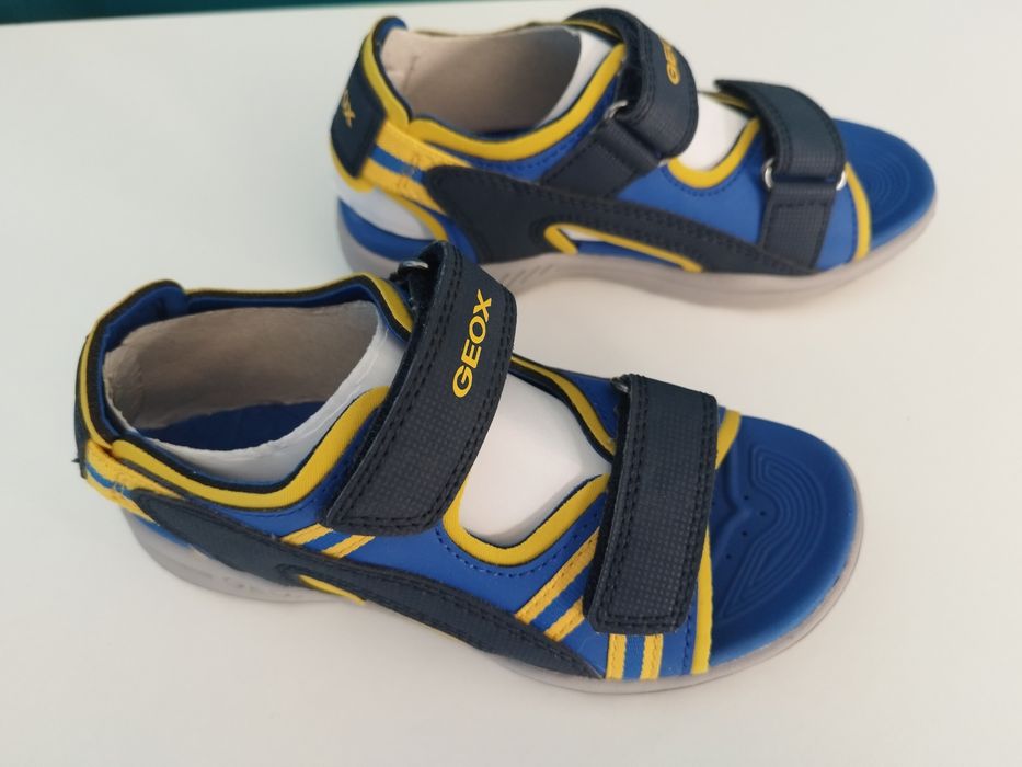 Sandálias Geox tamanho 29