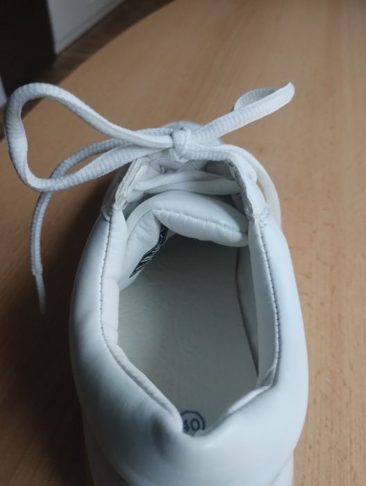 Buty białe sportowe 39