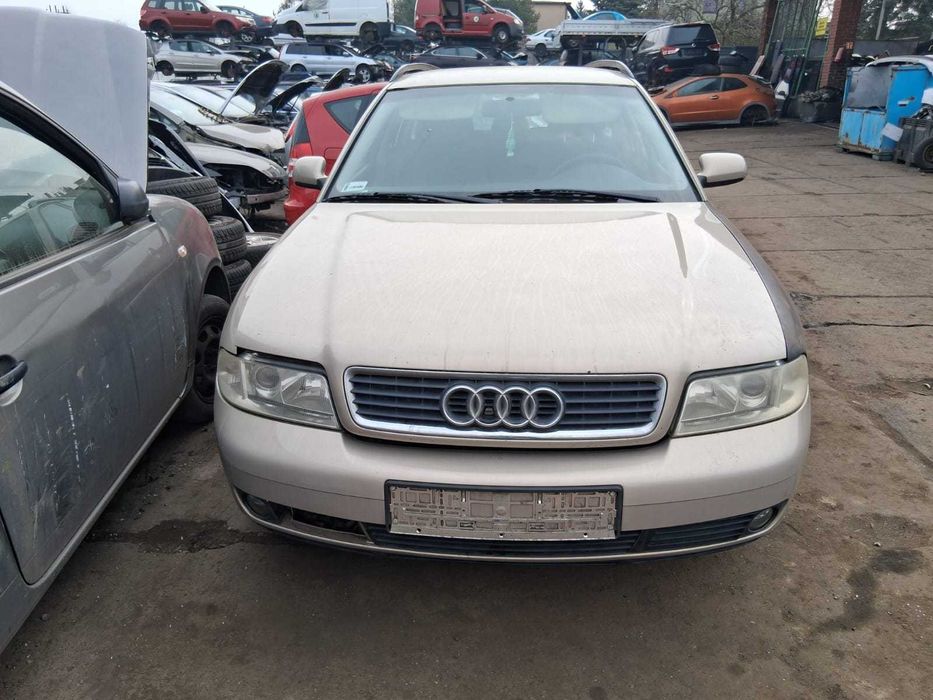 zderzak  przód Audi A4 B5 FL