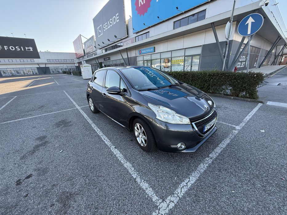Peugeot 208 Hdi - 2012