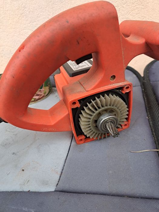 Pilarka elektryczna TOYA uszkodzona , silnik sprawny.