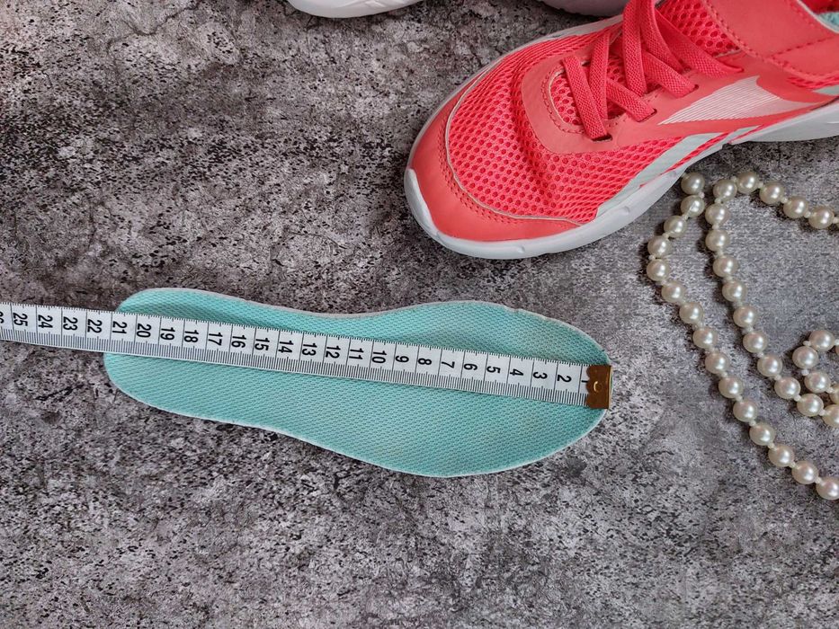 Легкі яскраві кросівки  Кроссовки беговые Reebok Ztaur Run р. 32